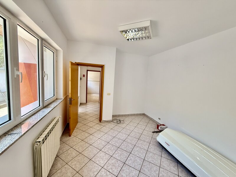 Domenii, casa renovata cu curte privata de 100 mp.